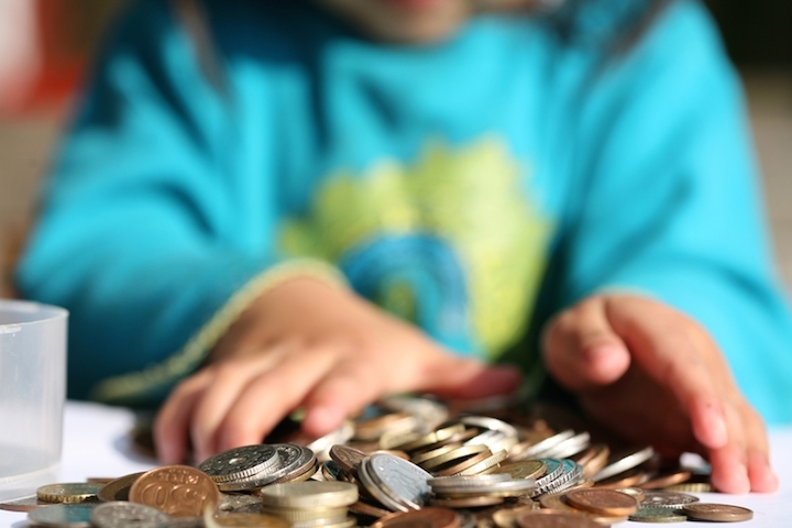 Kind Geld | © panthermedia.net /jeancliclac