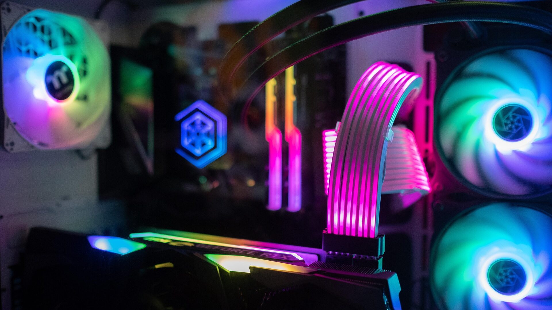 timrael gaming computer 6903836 1920 edited